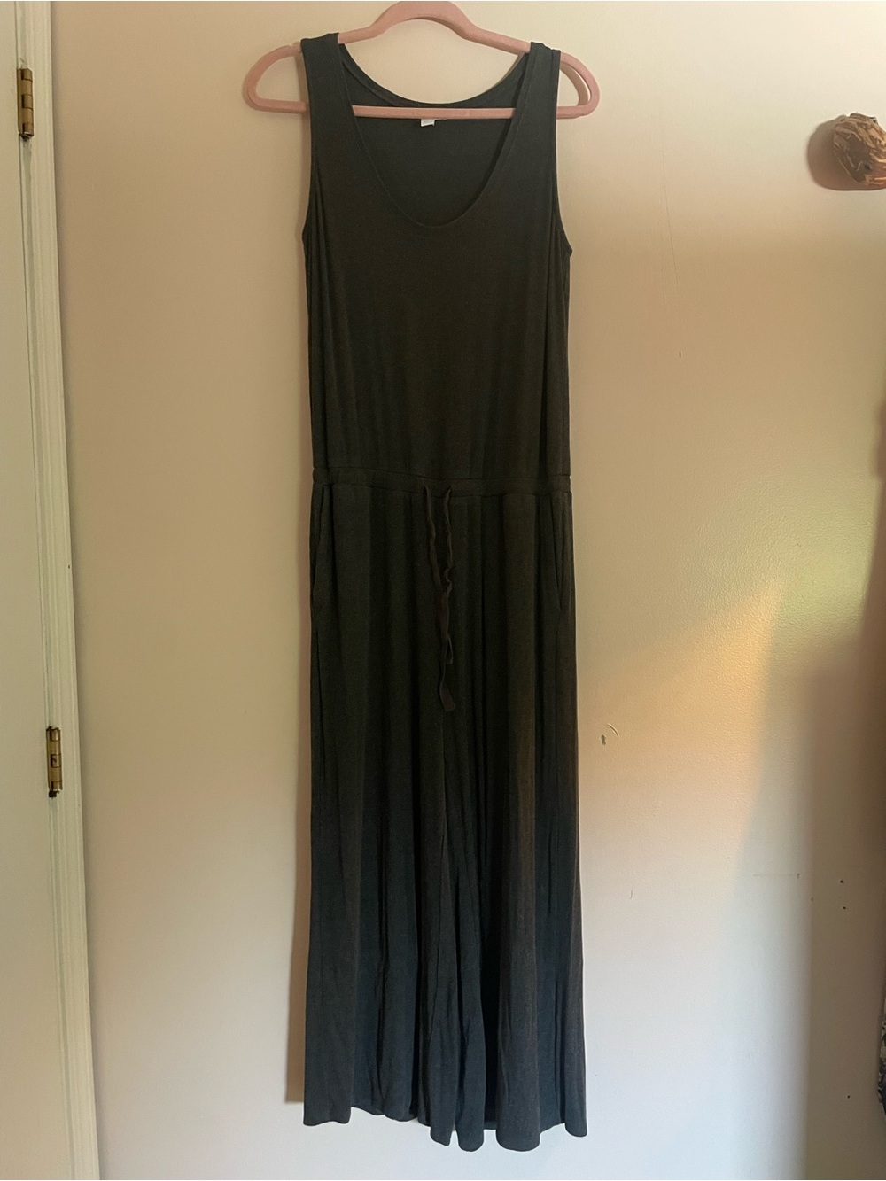 Ribbed Daily Ritual Black Sleeveless Jumper with Drawstring Waist and Pockets